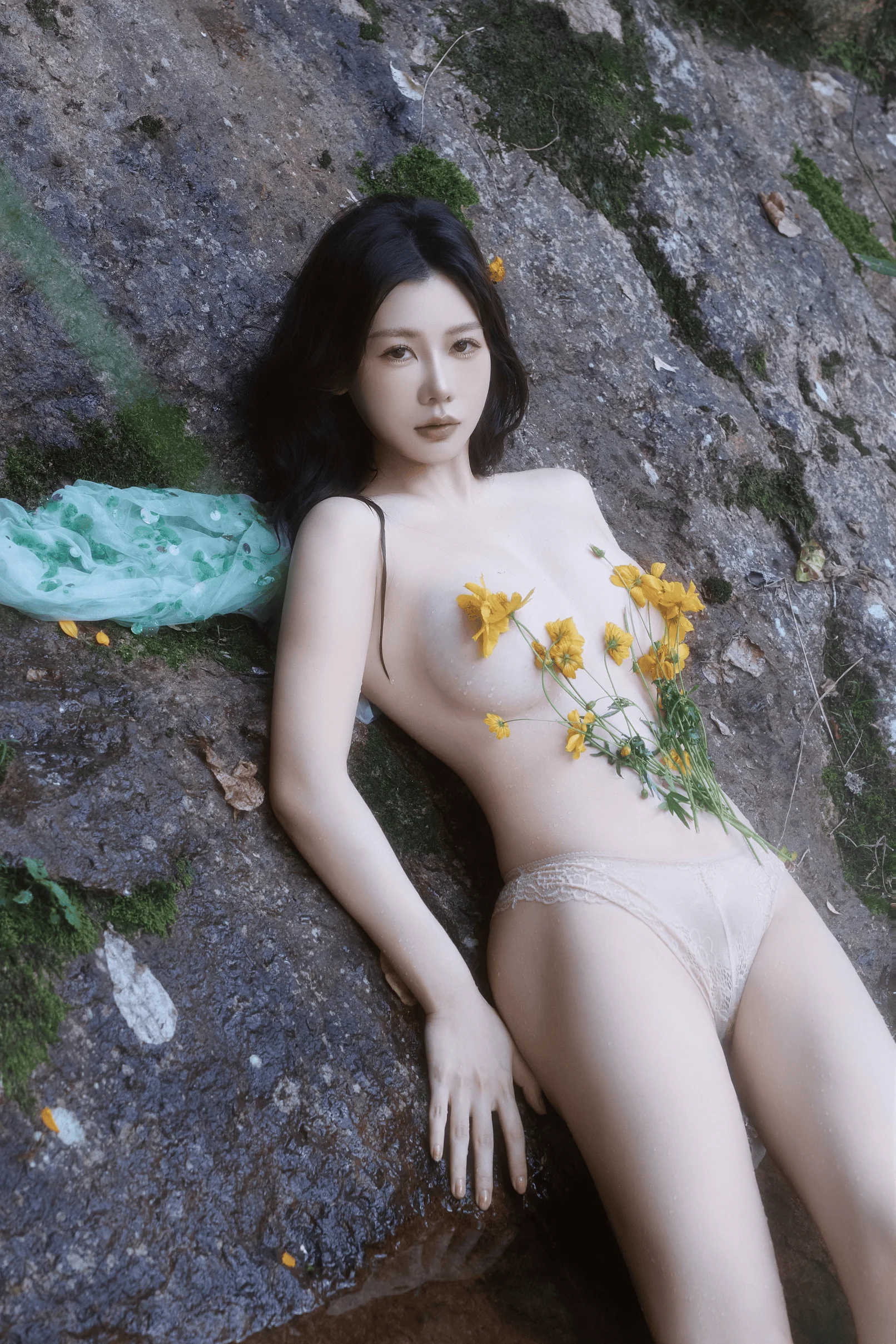 尹甜甜 - 溪水边（HD）