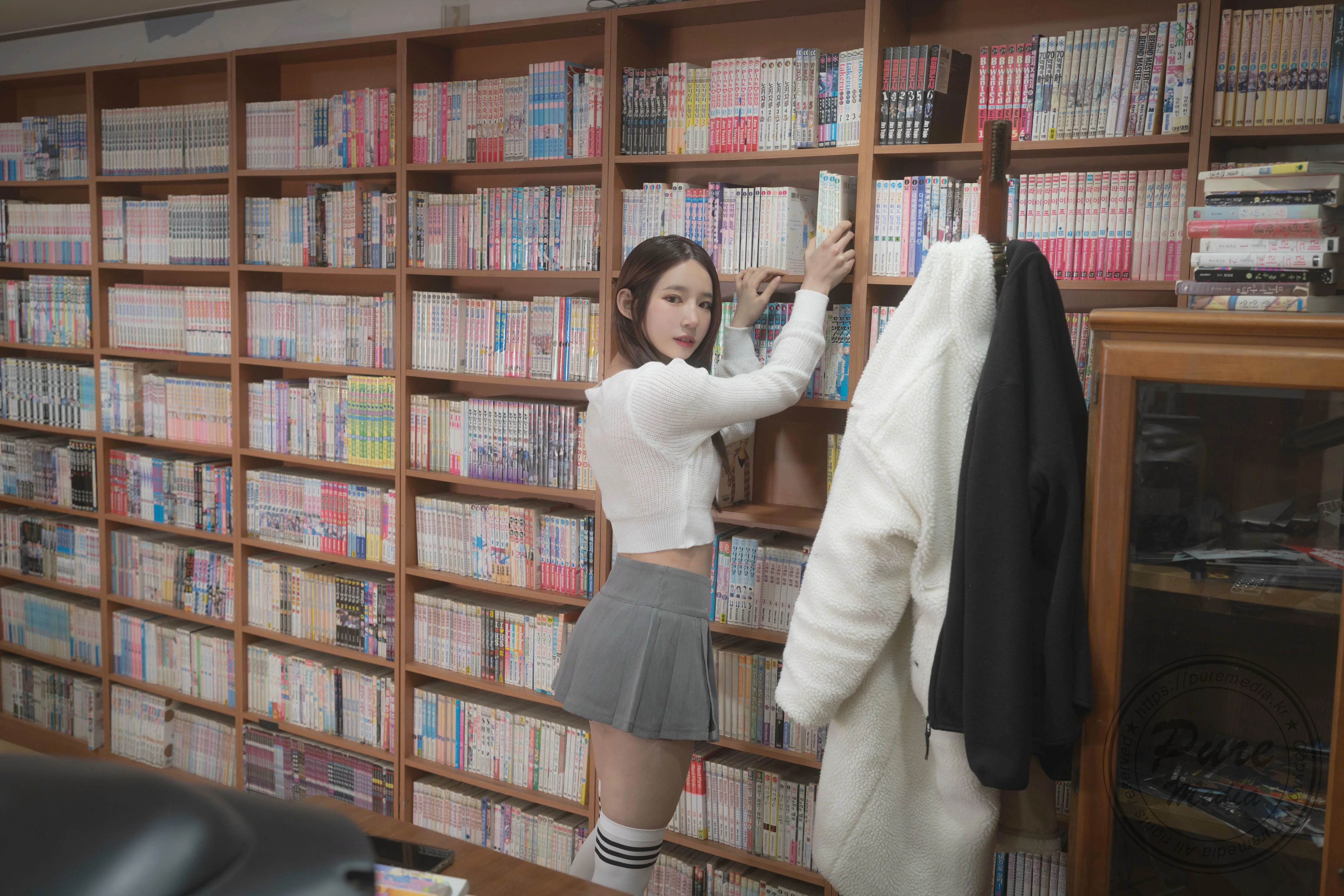 Yeha (예하) - Pure Media - Dreaming with library girl