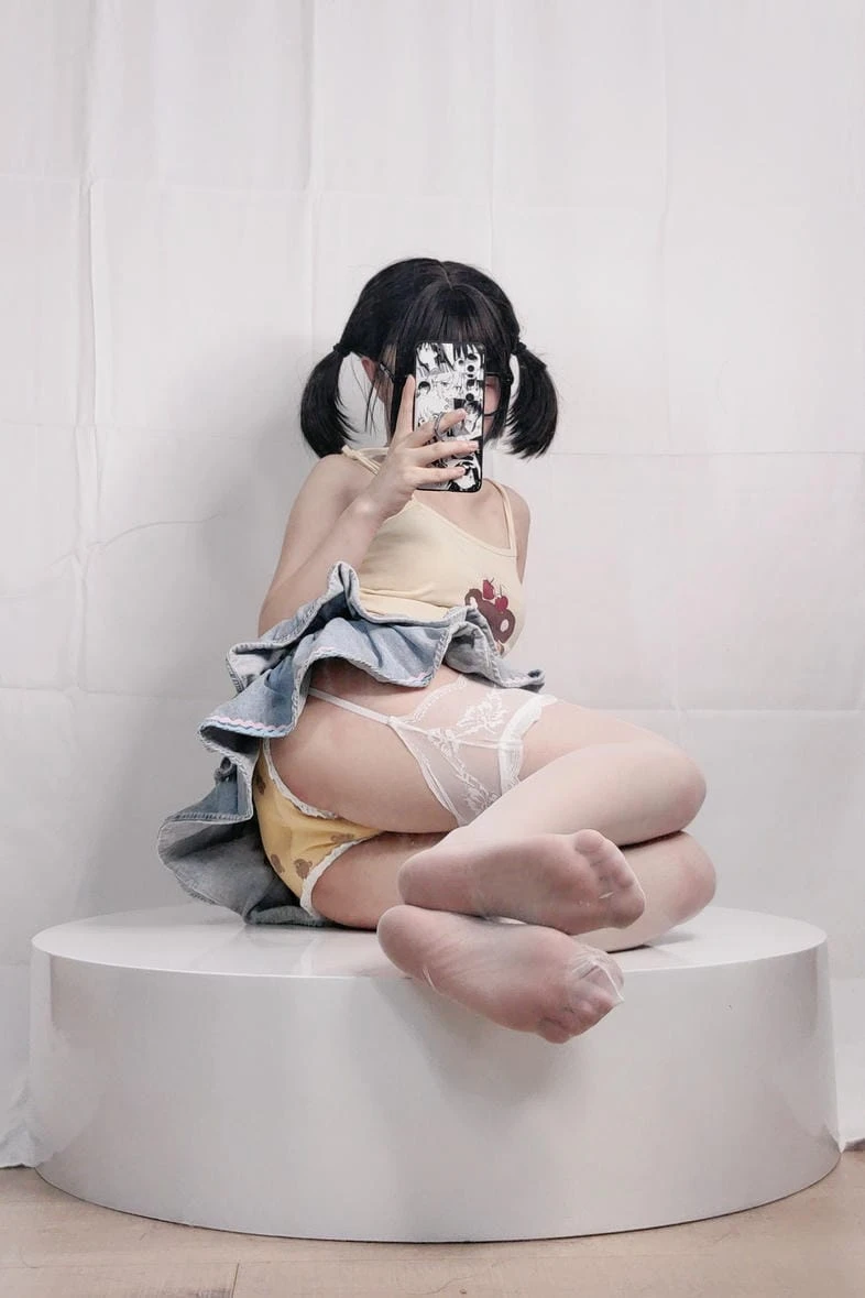 神沢永莉 - 绫蛋糕裙吊带袜汐