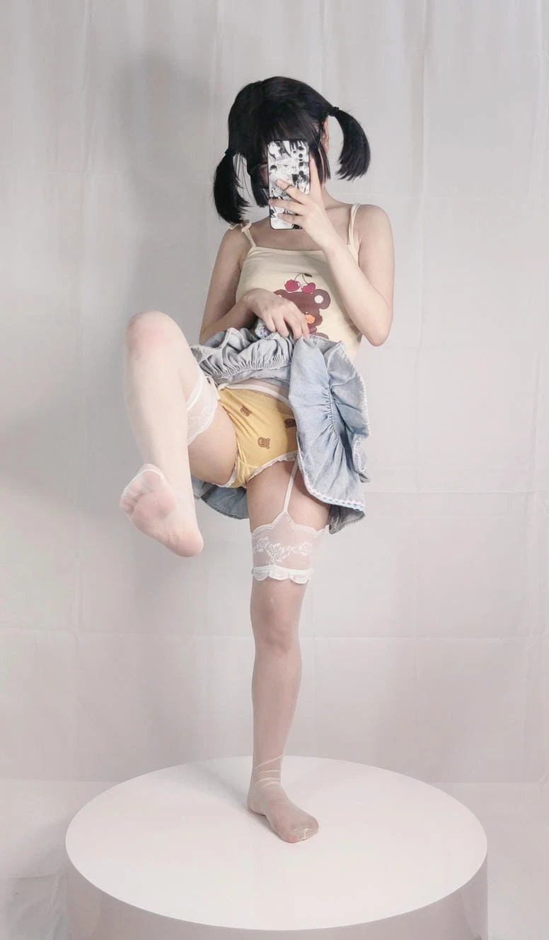 神沢永莉 - 绫蛋糕裙吊带袜汐