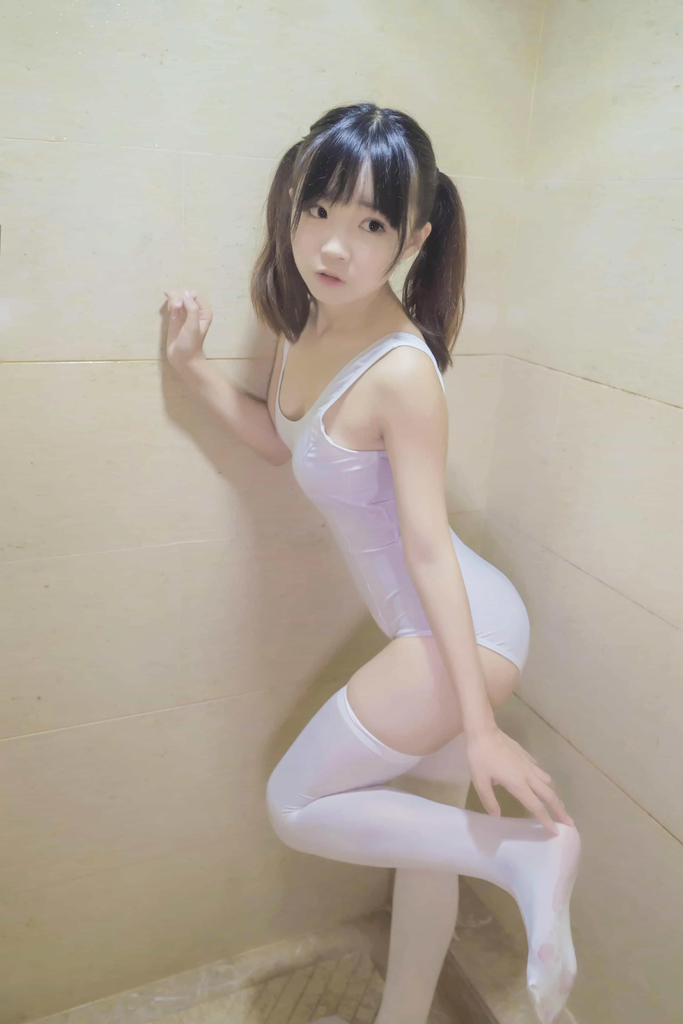 御子Yumiko - 白色死库水
