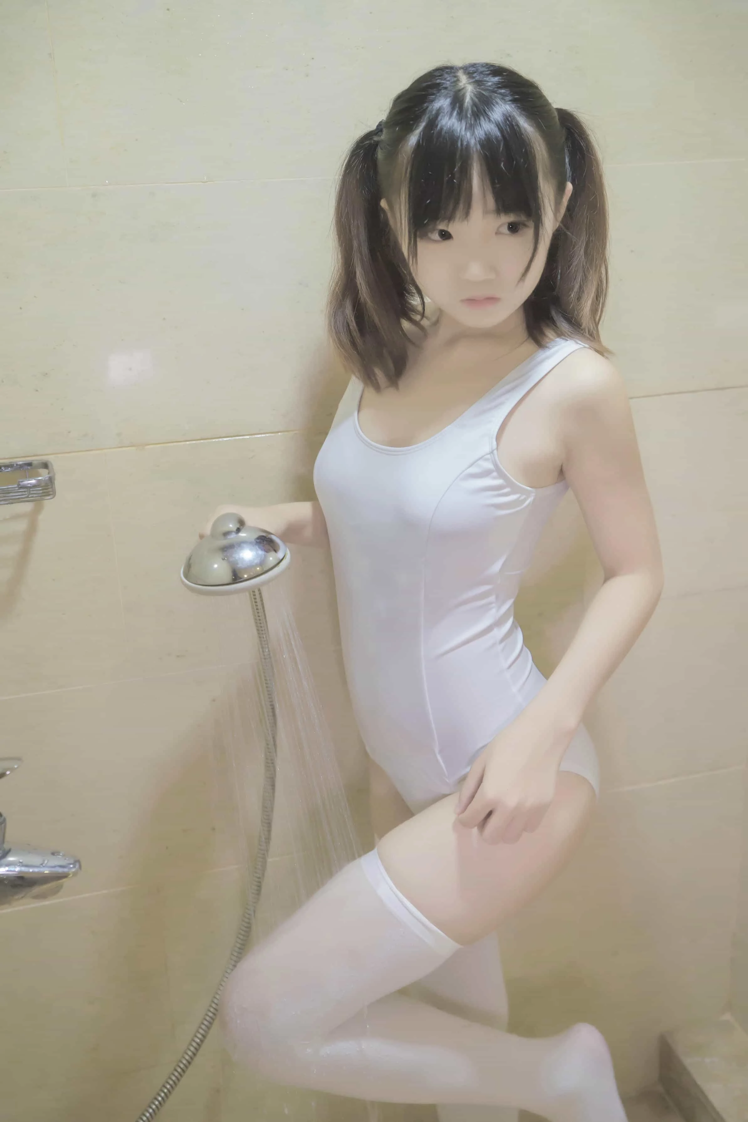 御子Yumiko - 白色死库水