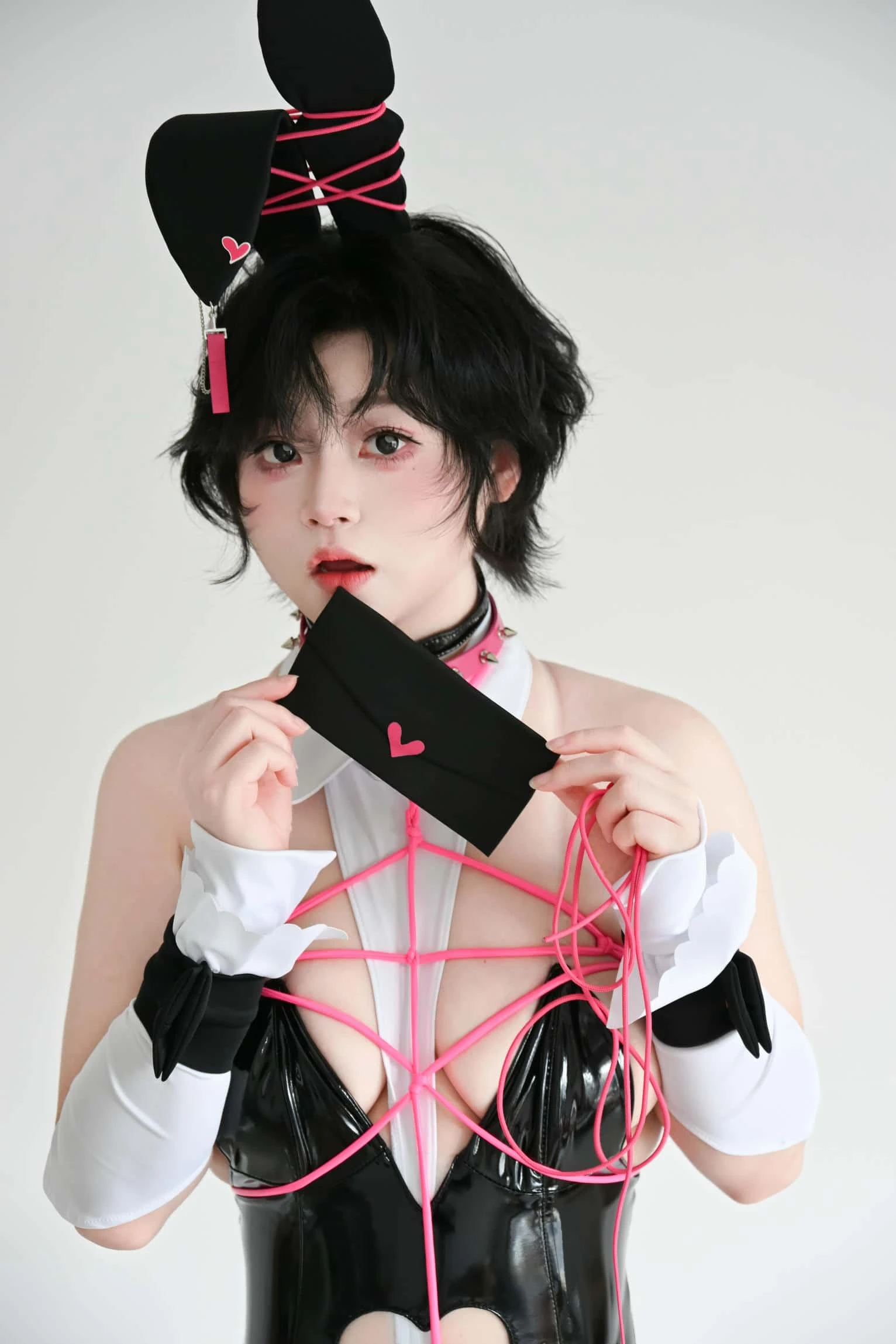 一只毛毛帽 - 粉色兔女郎