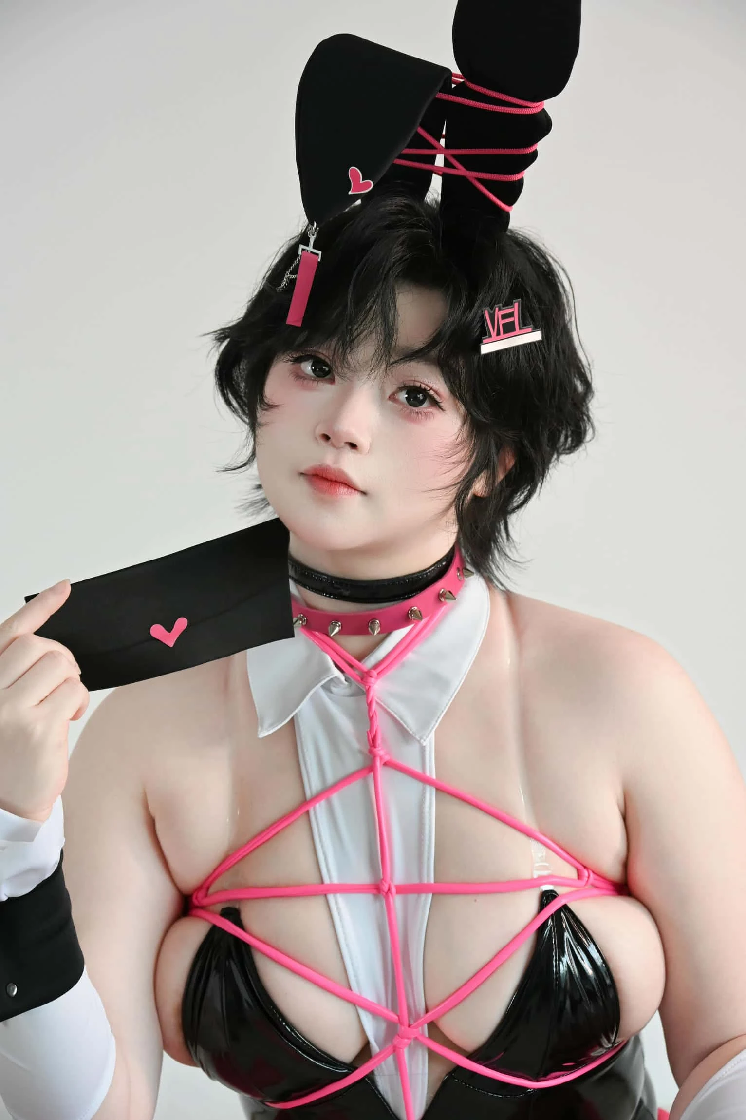 一只毛毛帽 - 粉色兔女郎