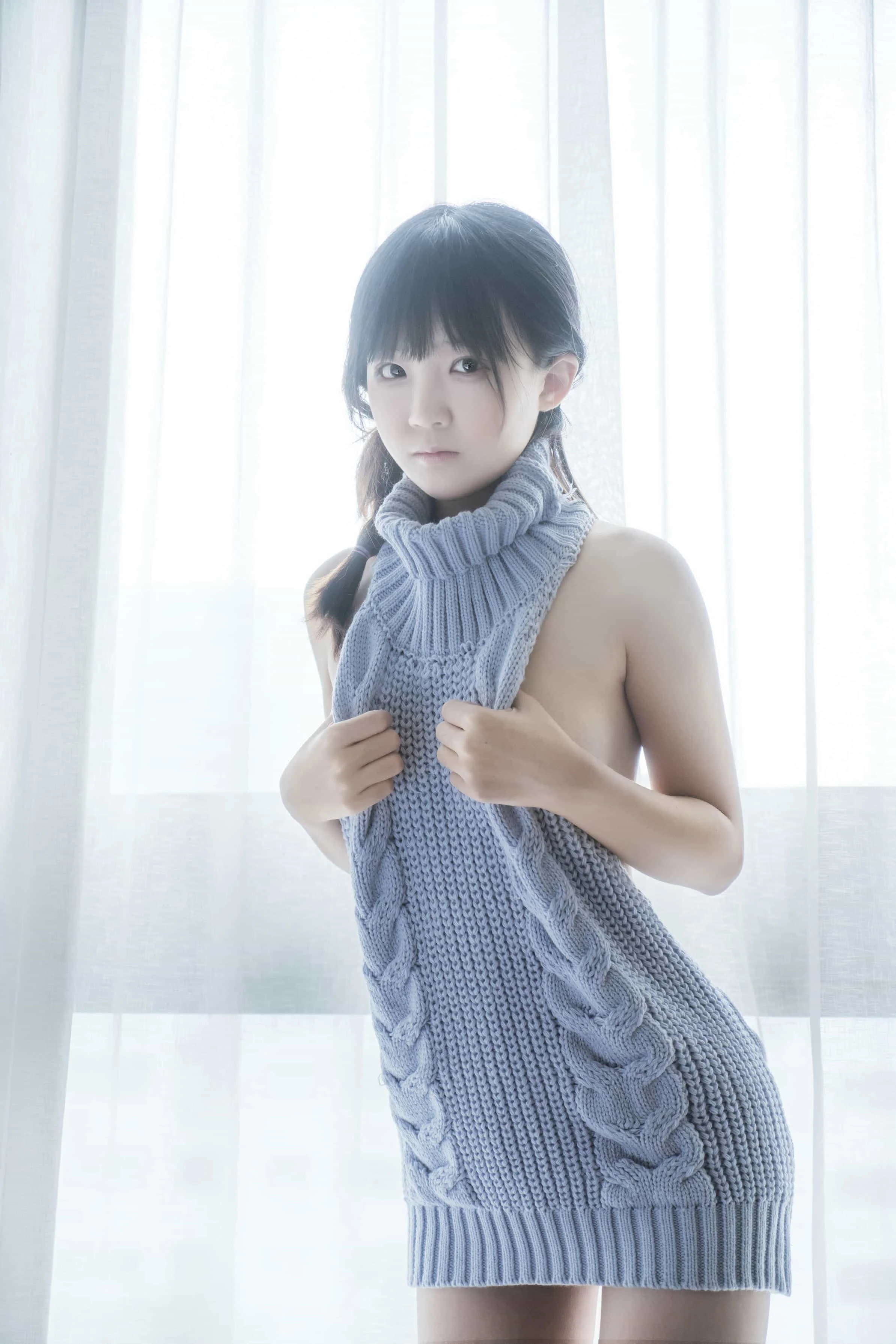 御子Yumiko 漏背毛衣