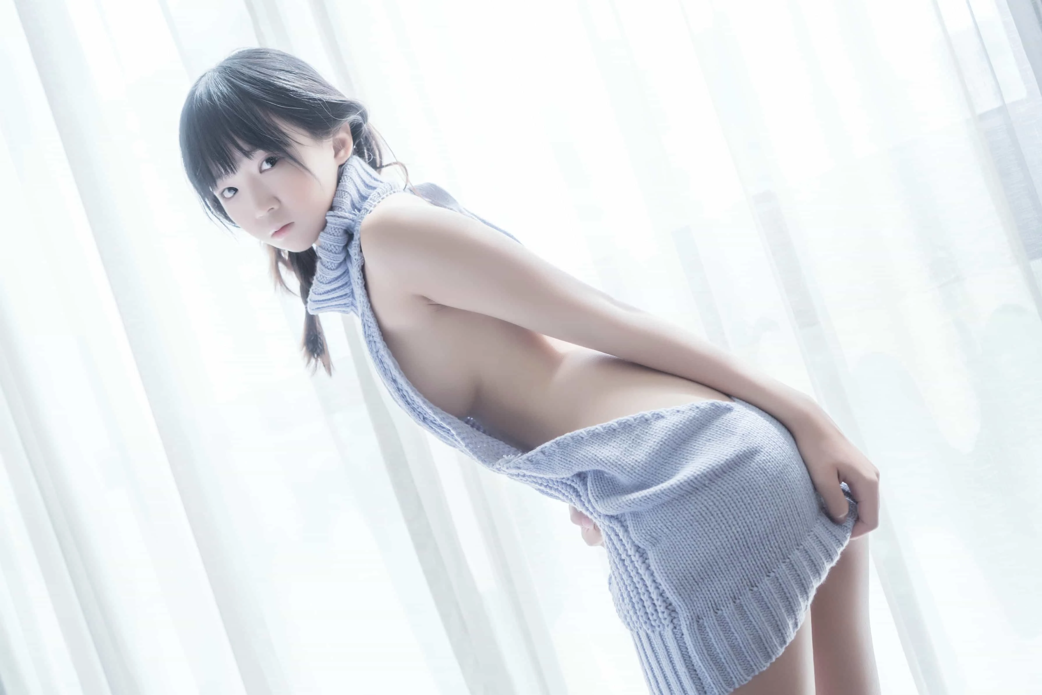 御子Yumiko 漏背毛衣