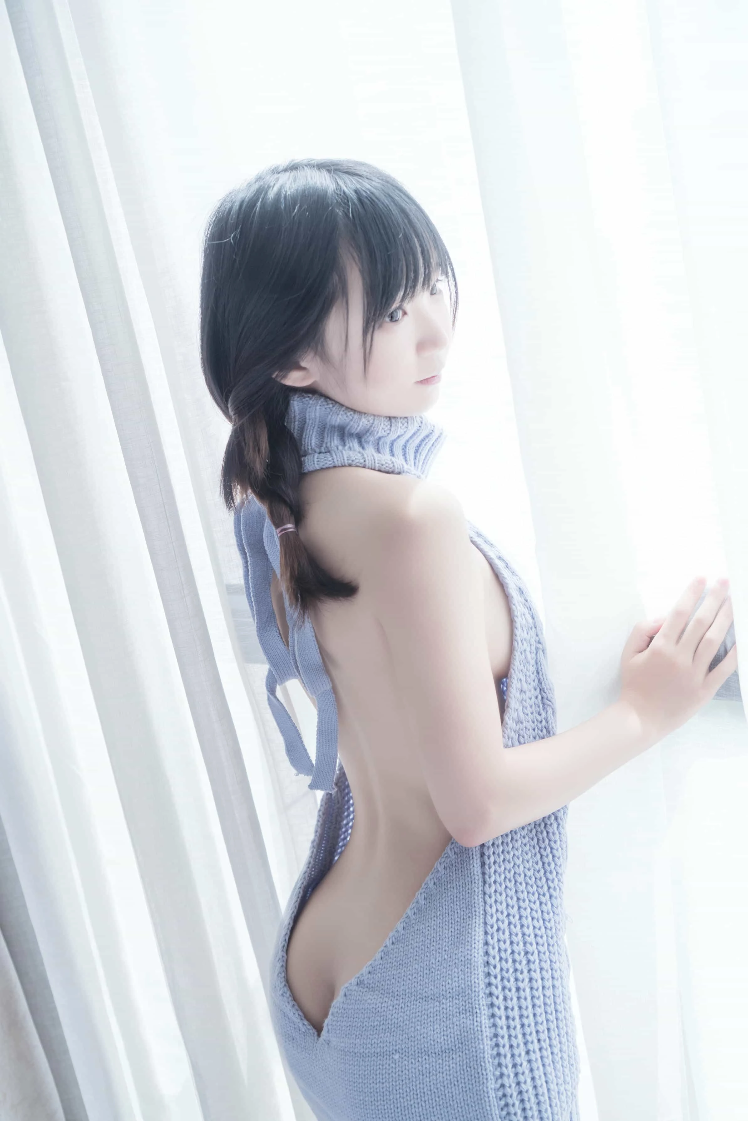 御子Yumiko 漏背毛衣