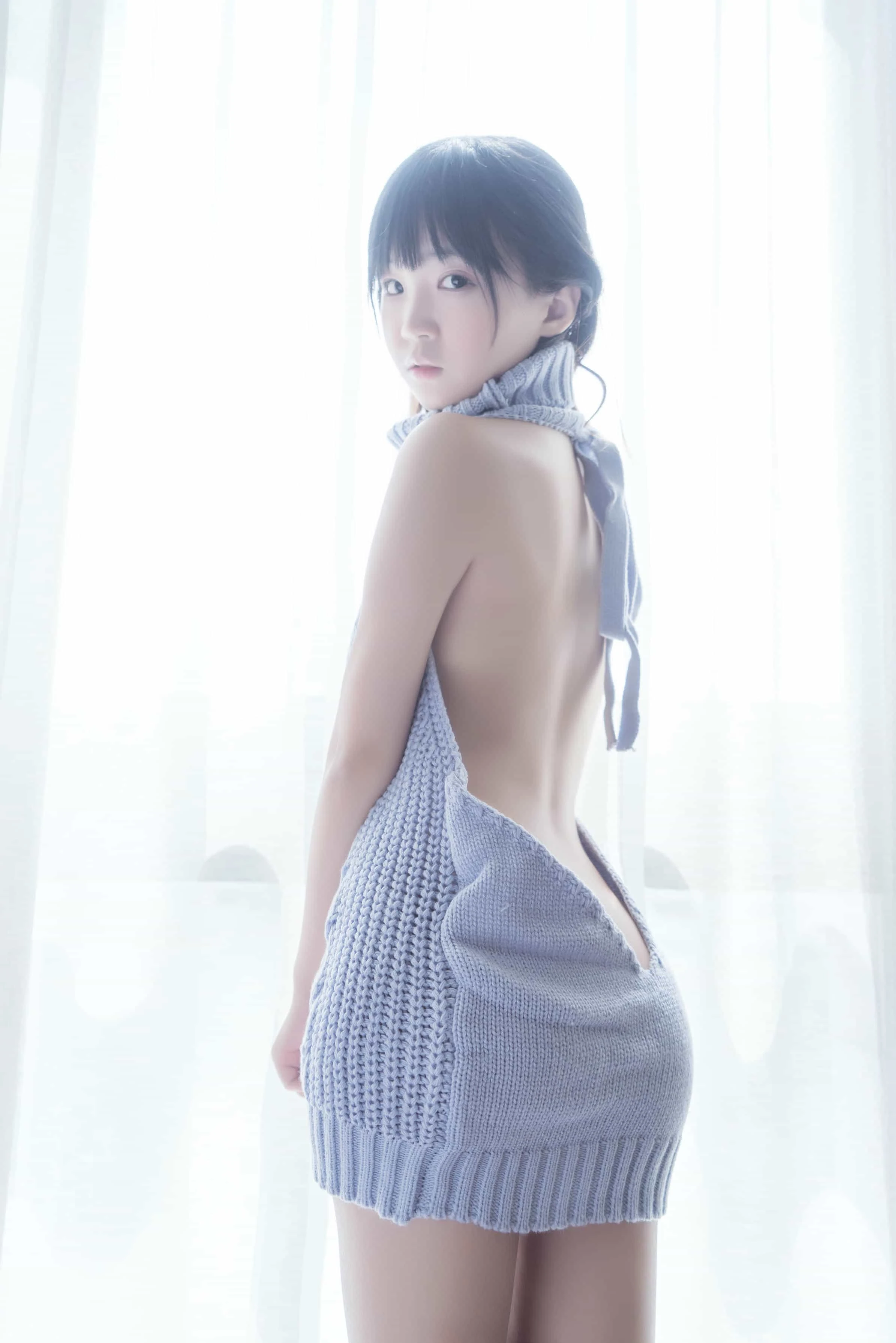 御子Yumiko 漏背毛衣