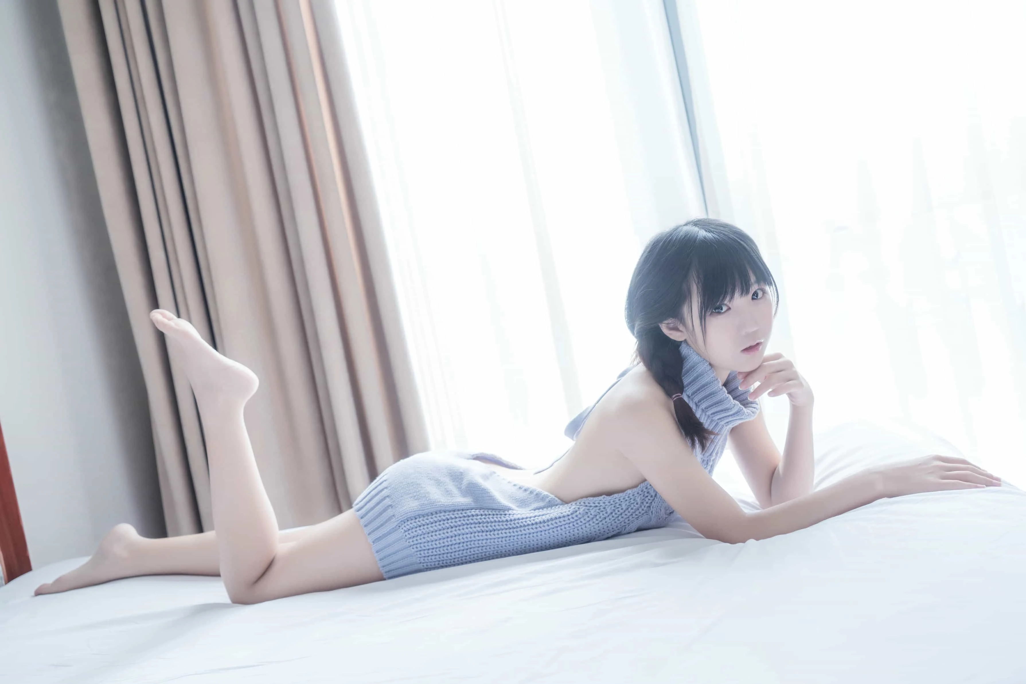 御子Yumiko 漏背毛衣