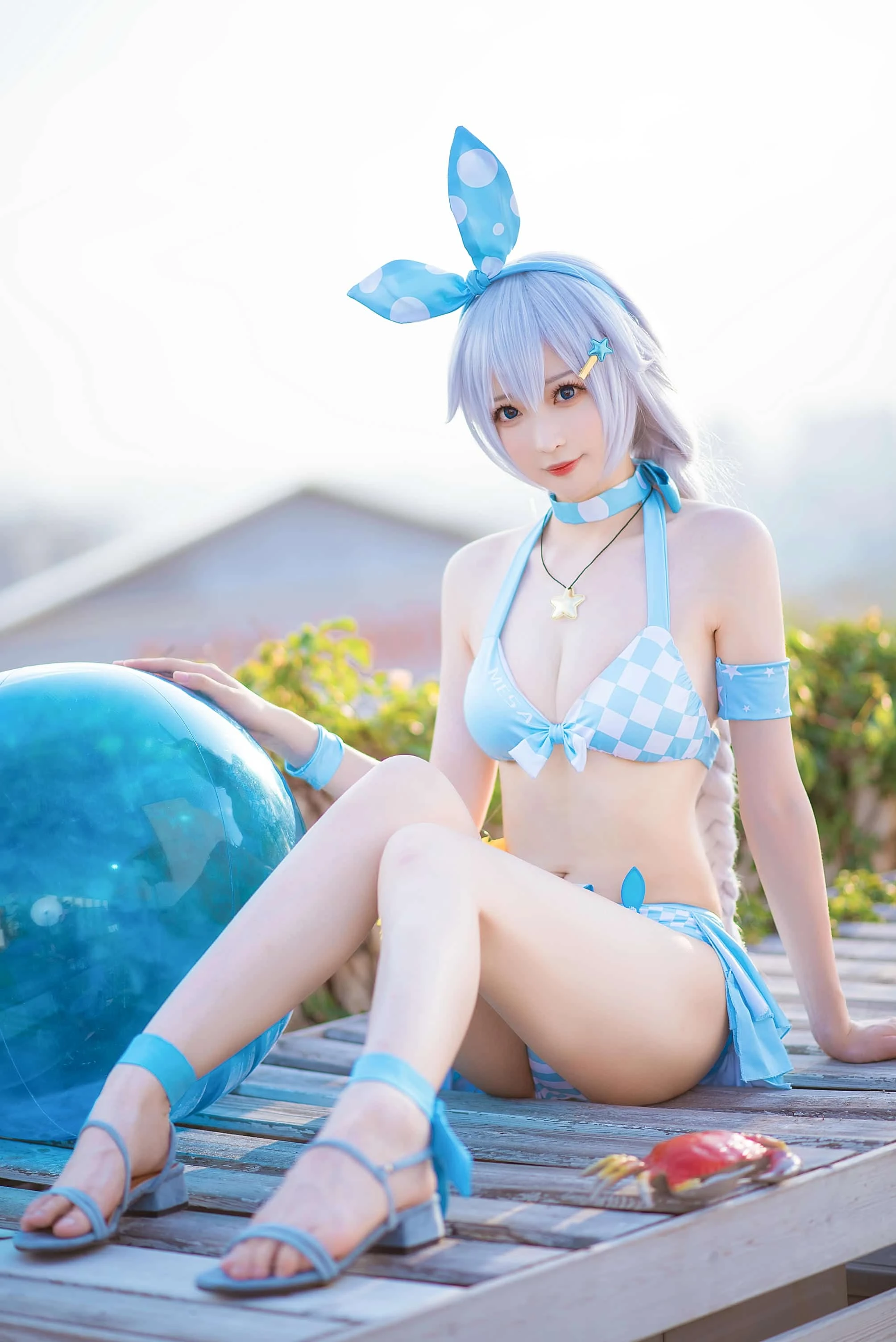 Messie Huang 琪亚娜泳装