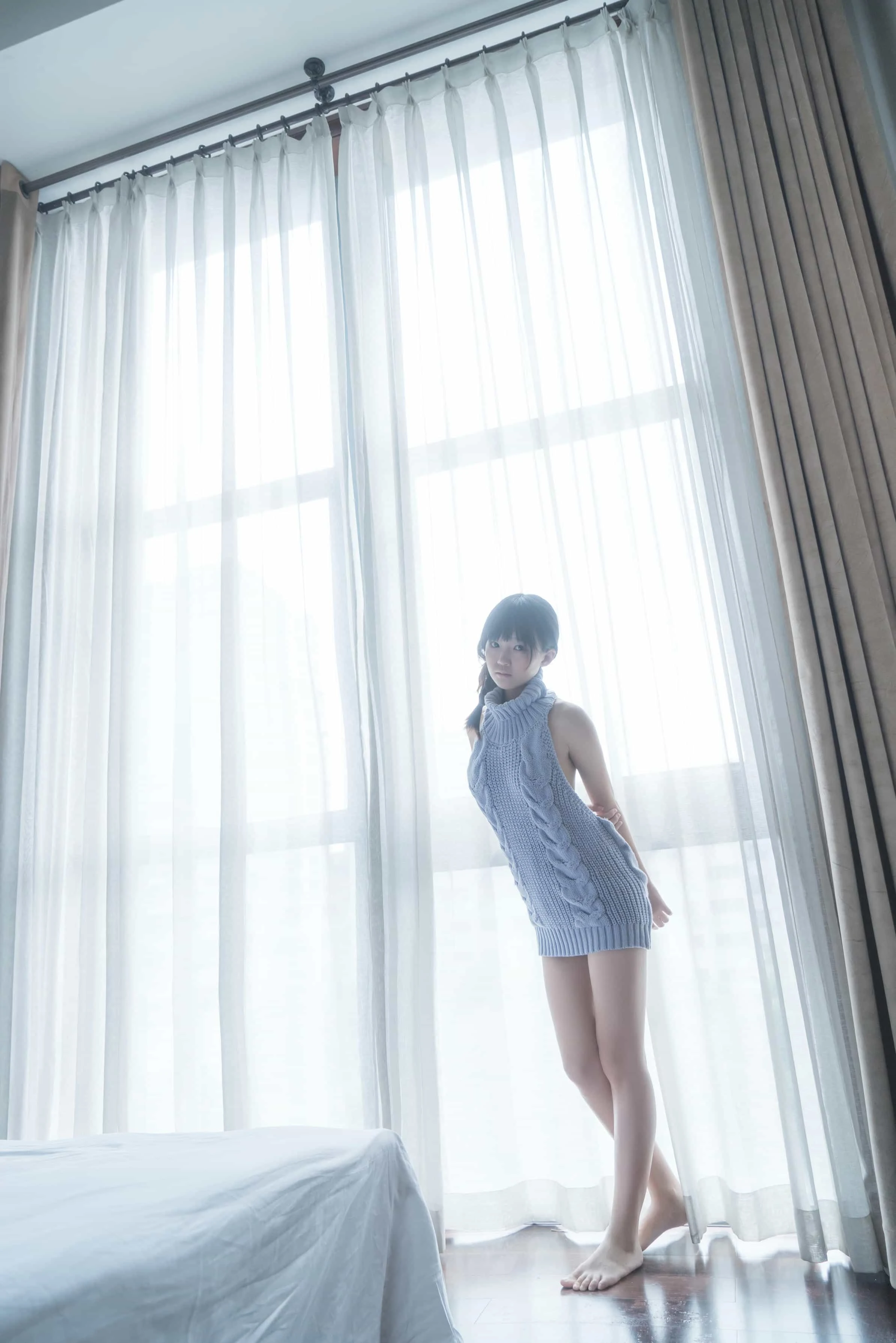 御子Yumiko 漏背毛衣