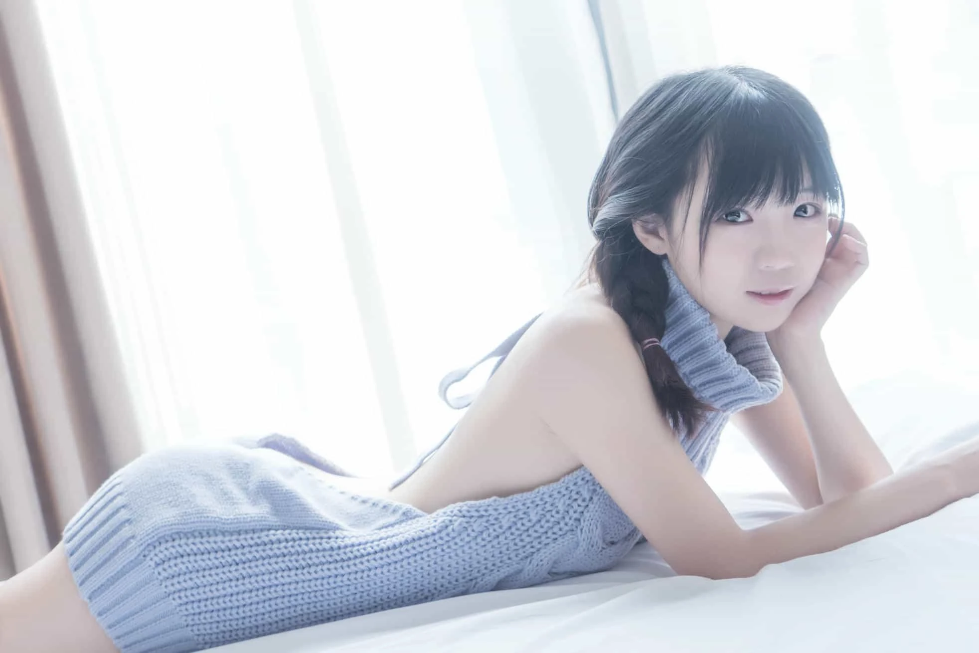 御子Yumiko 漏背毛衣