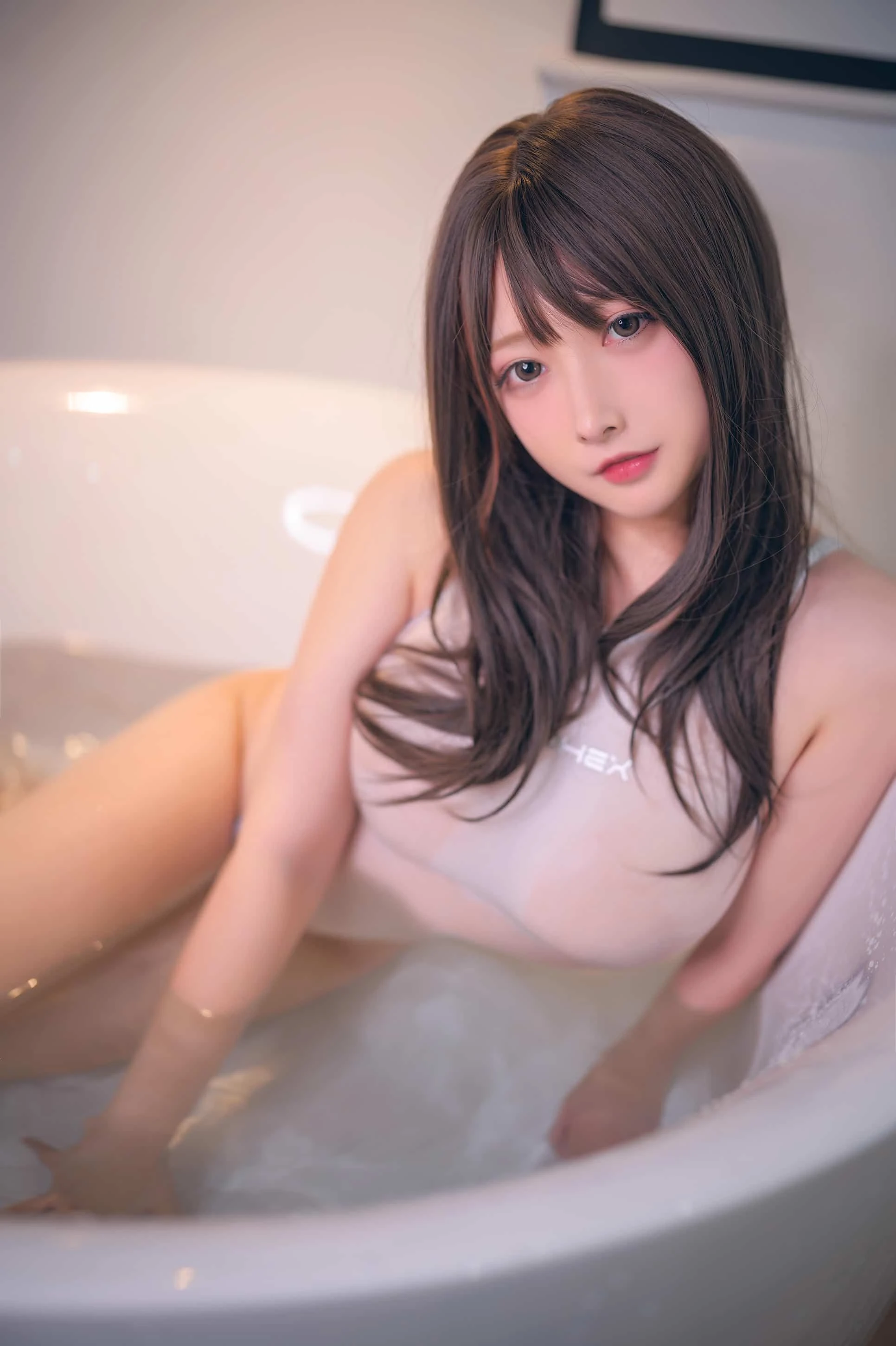 念念_D - 白色竞泳