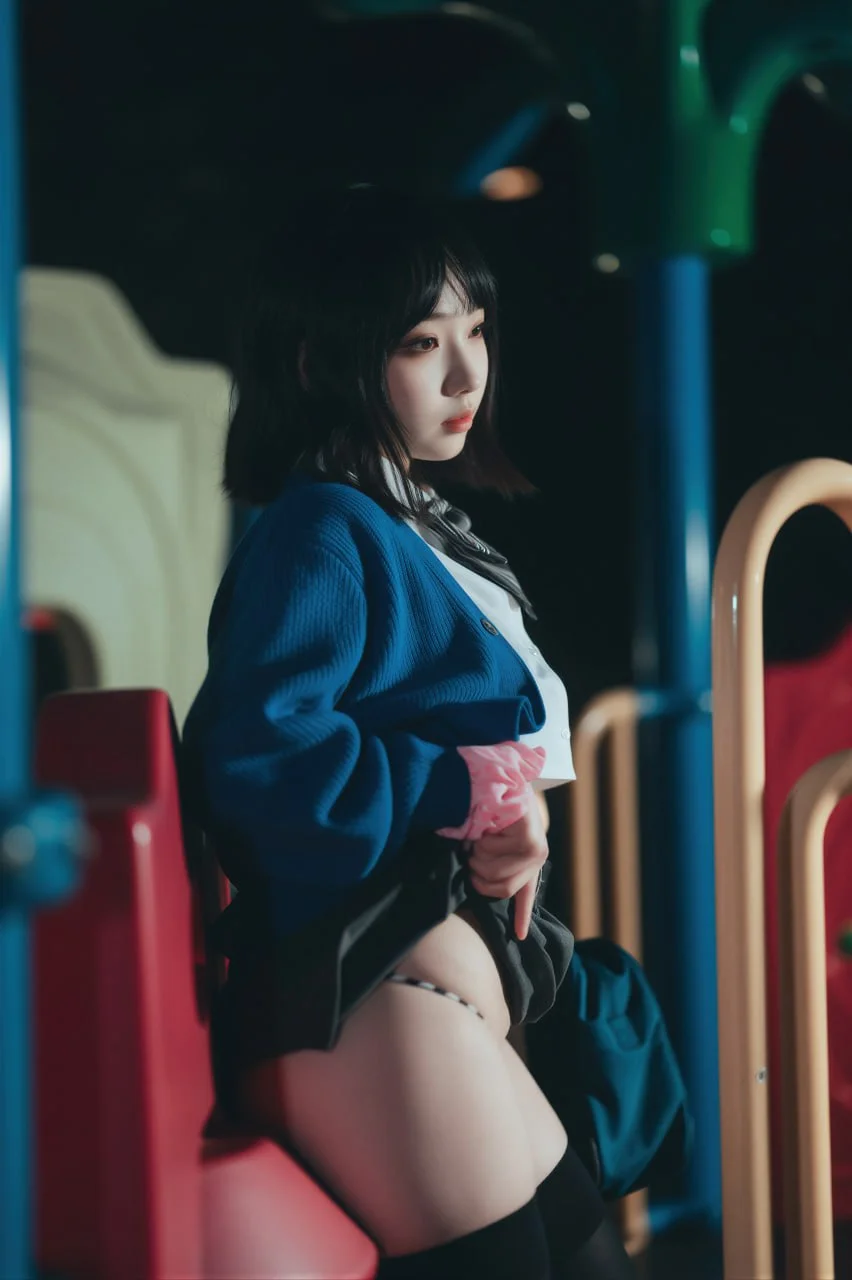 Bambi 밤비- DJAWA_Photo Midnight Cherry Blossom