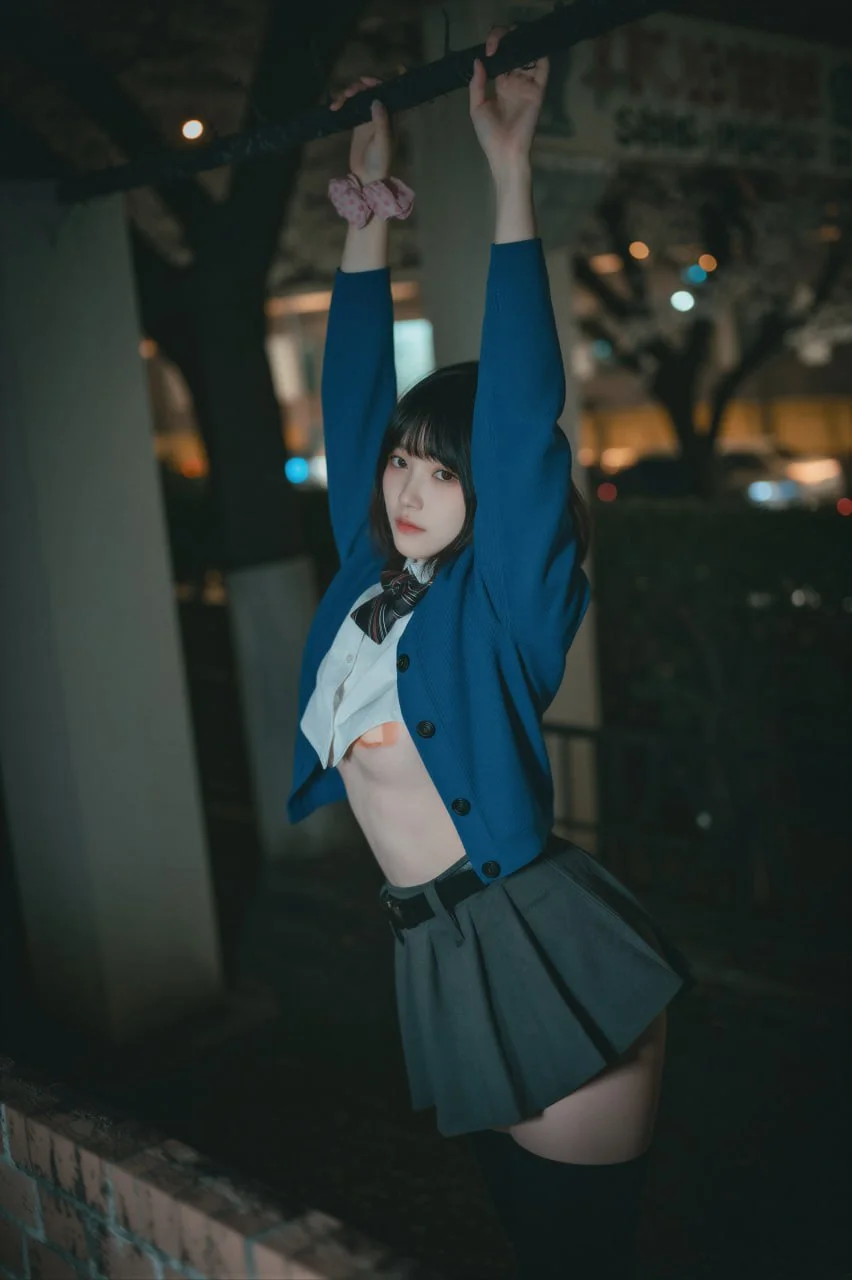 Bambi 밤비- DJAWA_Photo Midnight Cherry Blossom