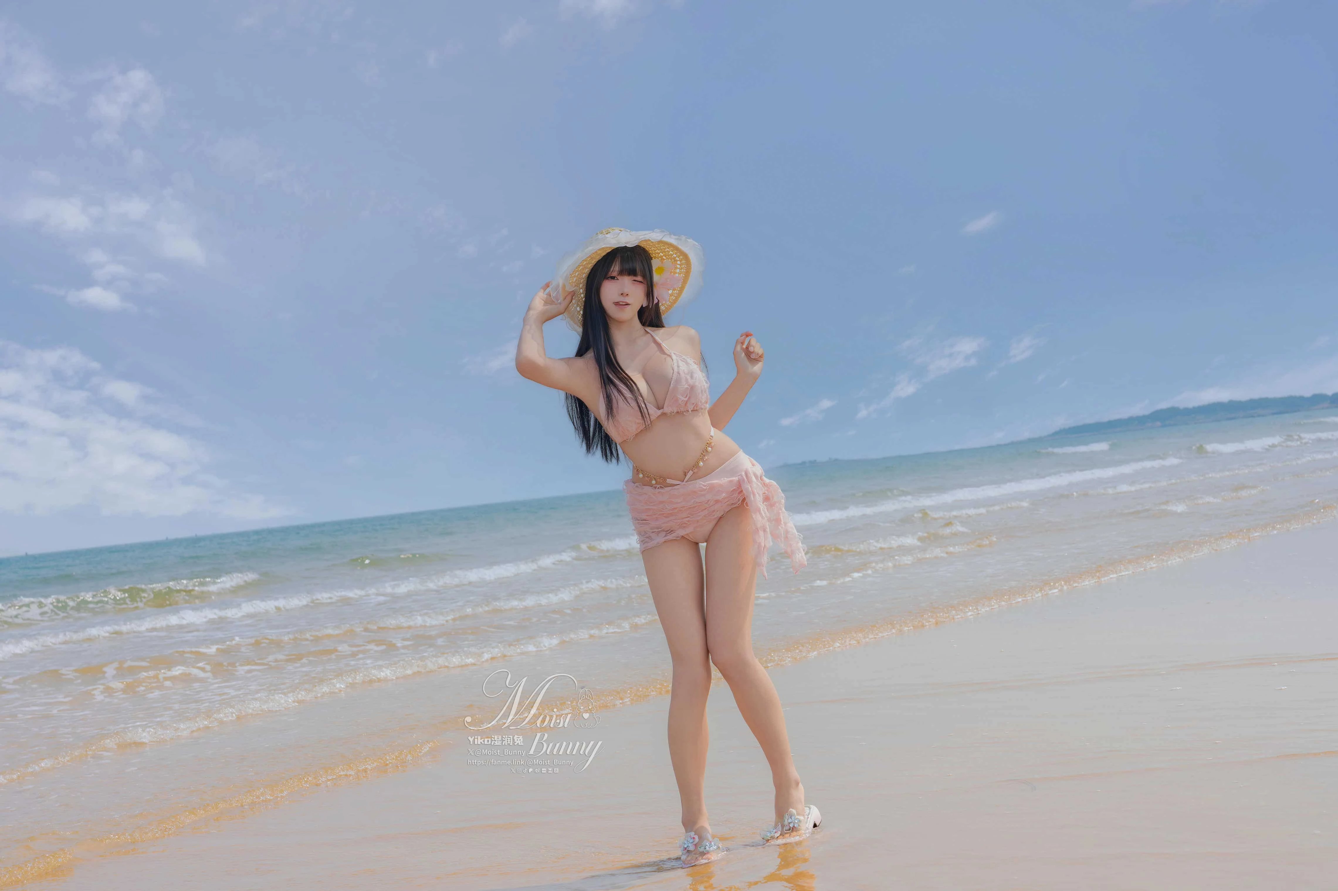 Yiko湿润兔 25.07月作品 『粉红假日』
