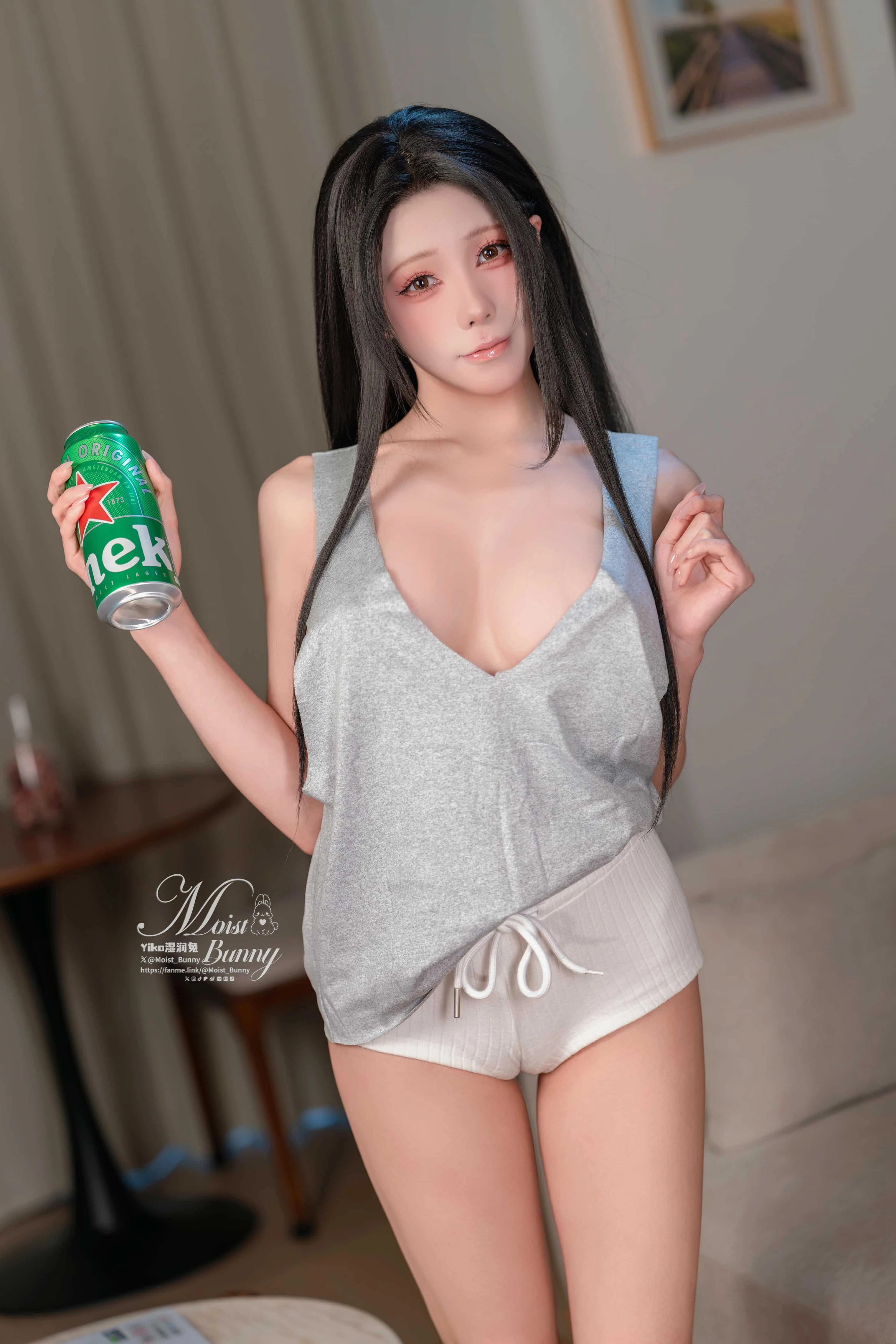 Yiko湿润兔 25.12月作品 N小酌怡情