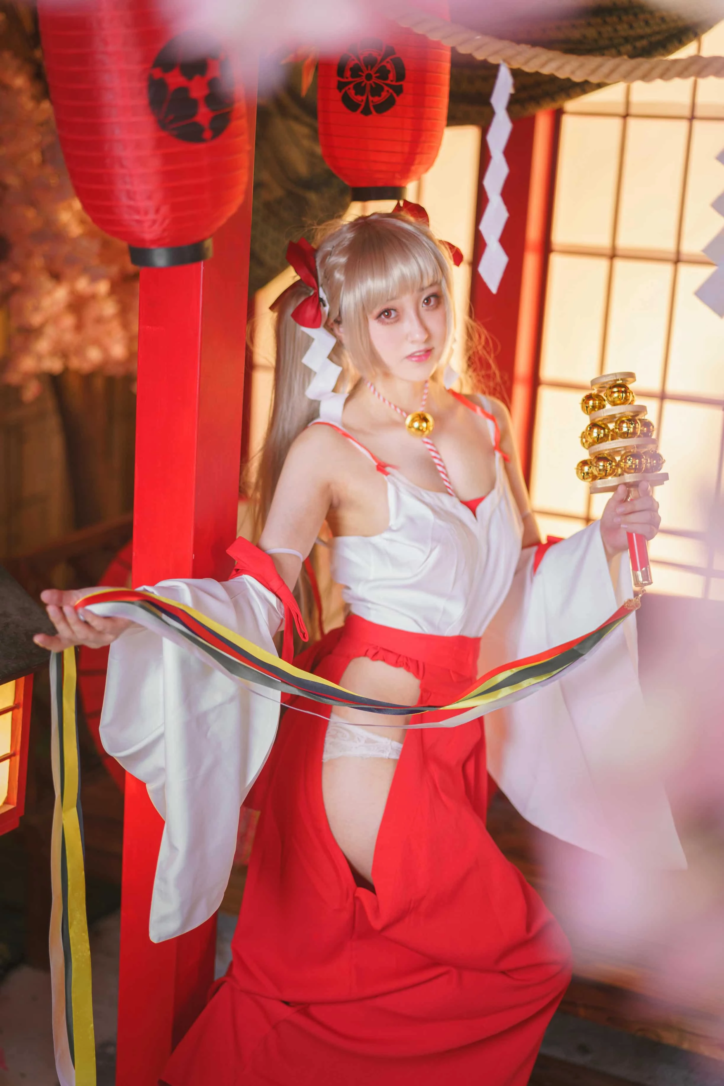 冬马路纱 碧蓝航线 可畏巫女