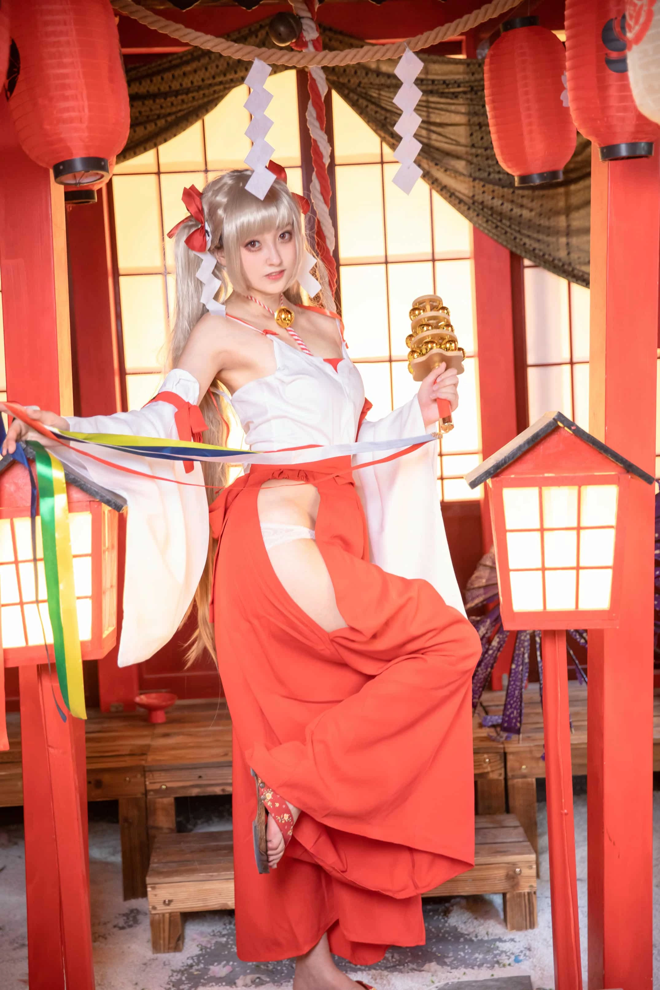 冬马路纱 碧蓝航线 可畏巫女