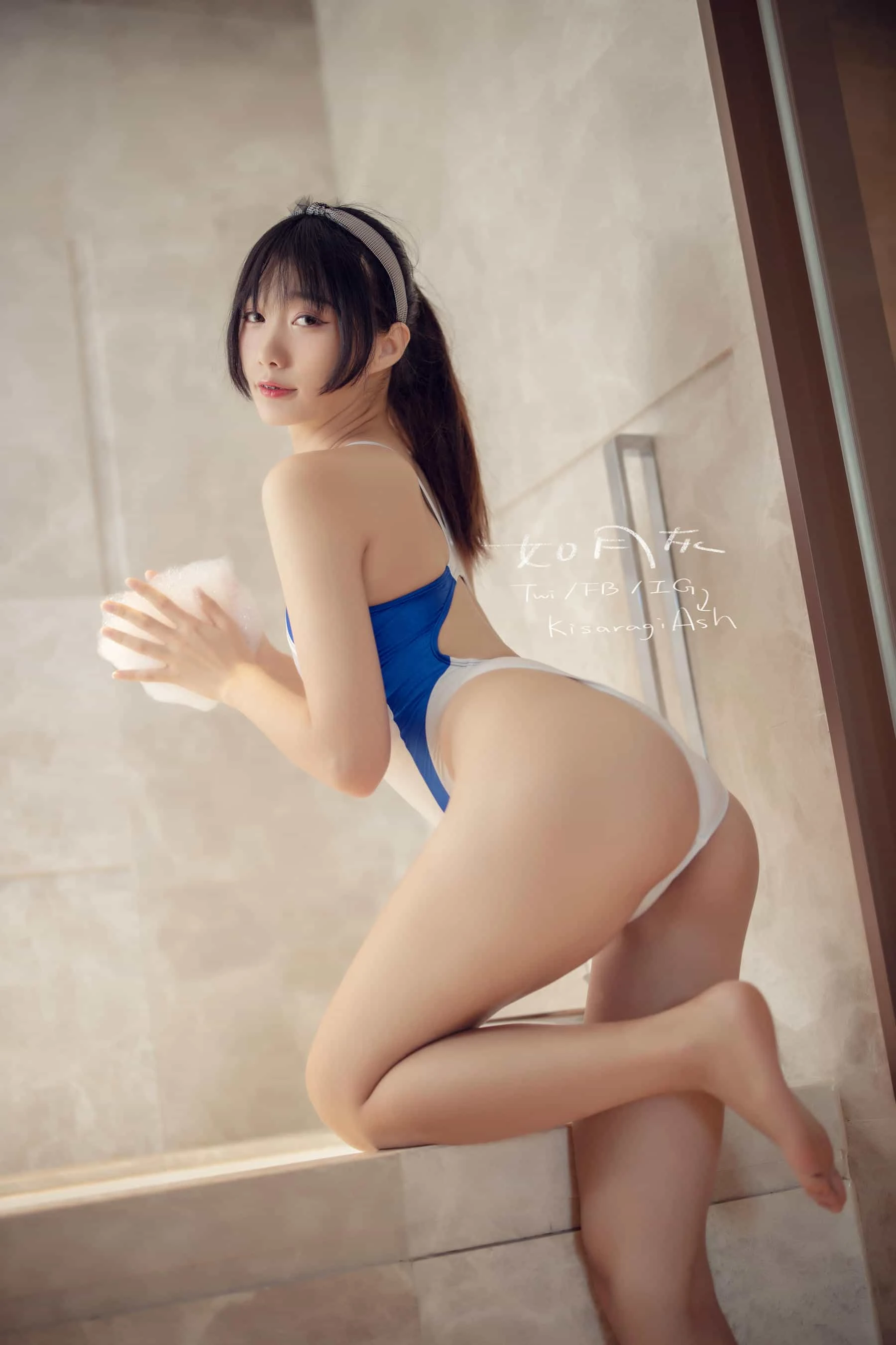 如月灰 蓝白竞泳