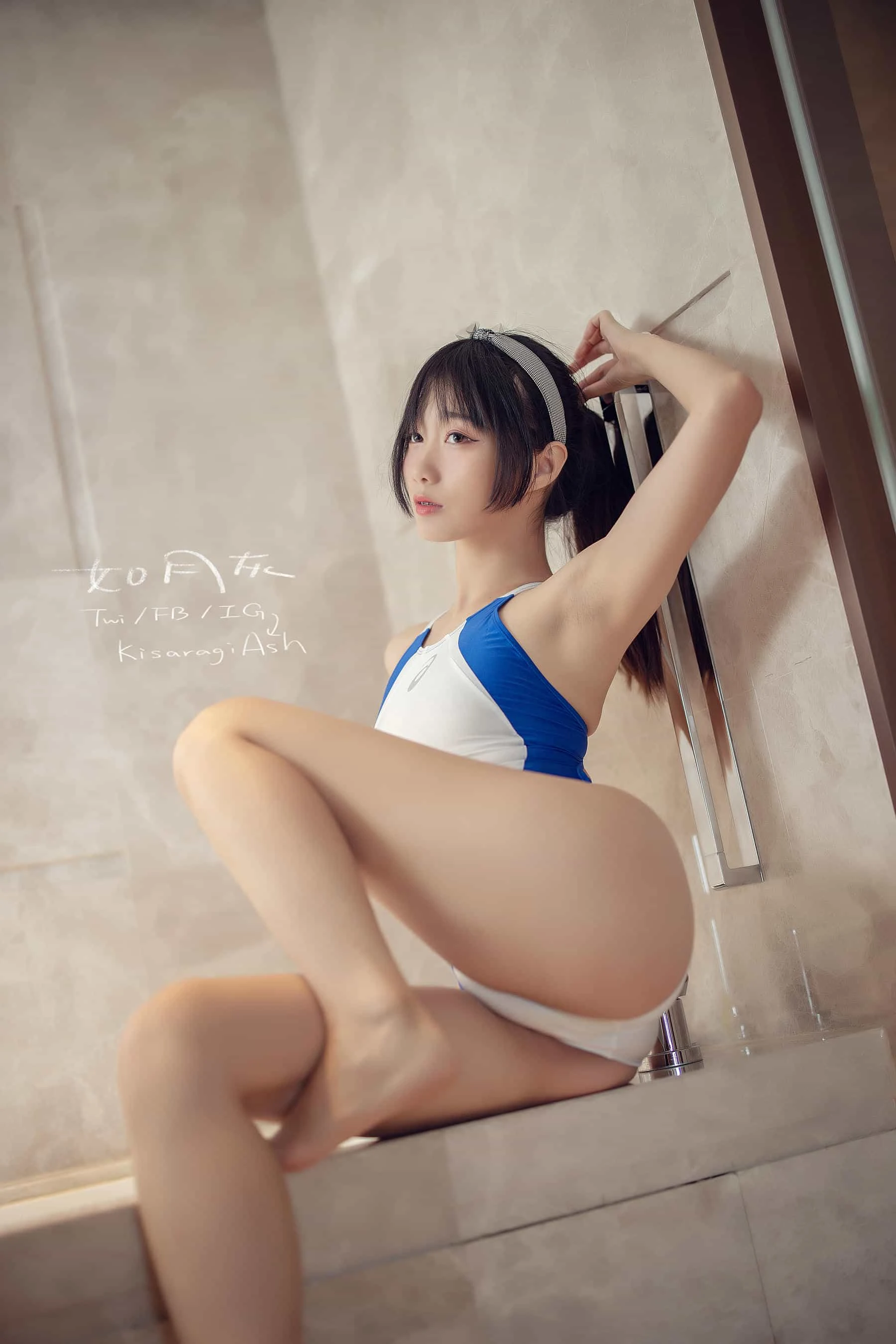 如月灰 蓝白竞泳