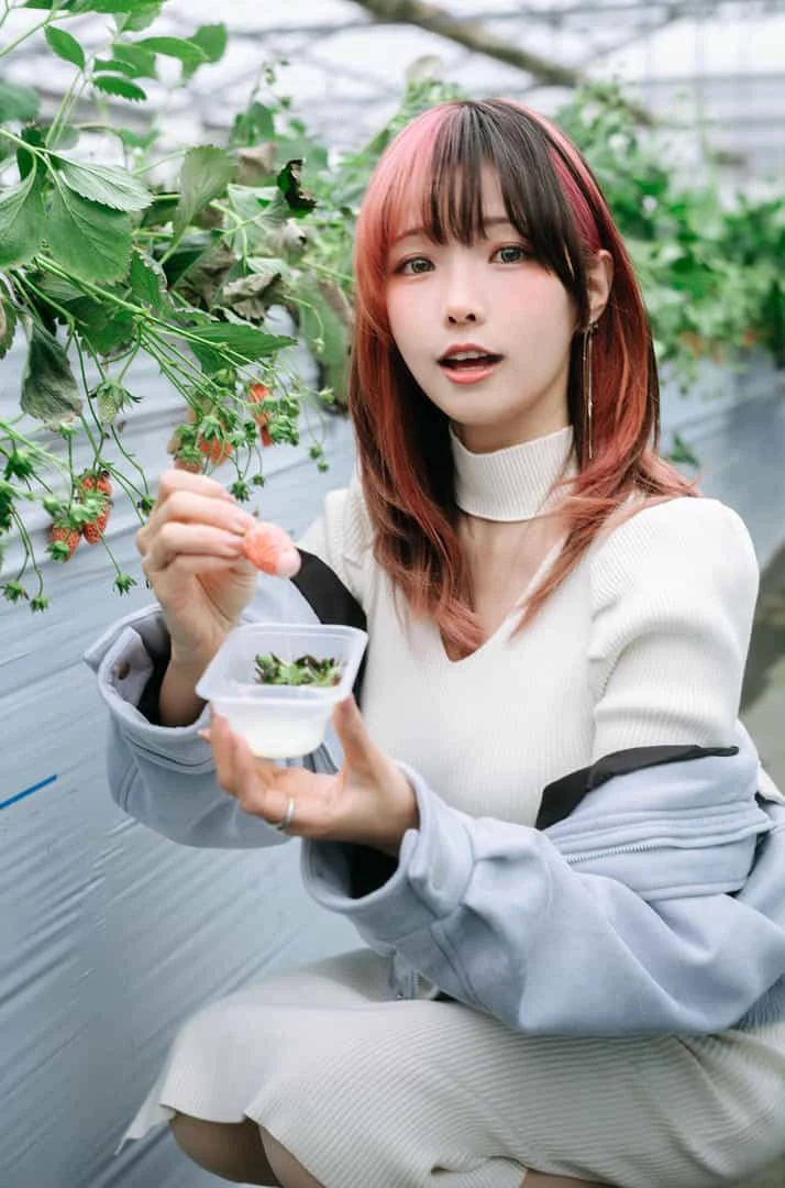 ElyEE子 Strawberry Picking Date