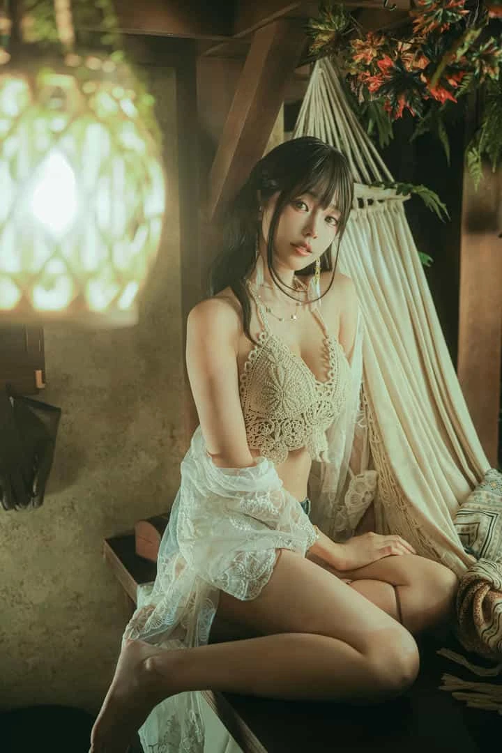 ElyEE子 Secret Treehouse Escape