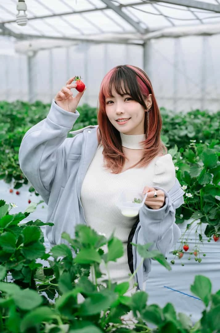 ElyEE子 Strawberry Picking Date