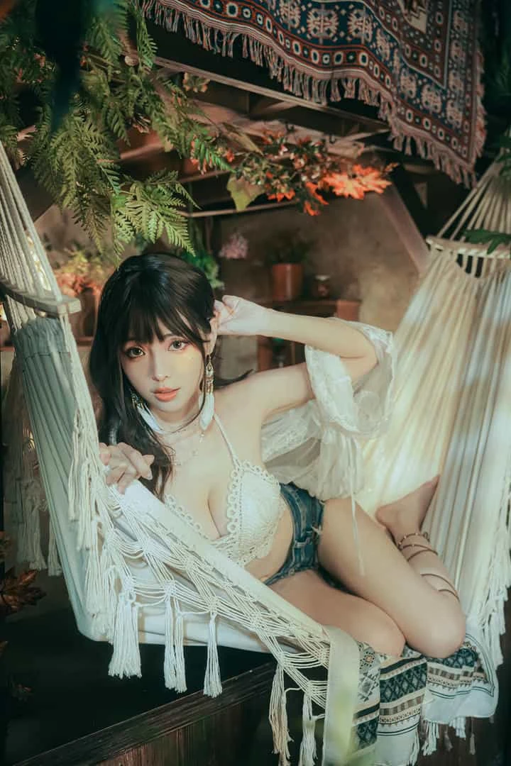 ElyEE子 Secret Treehouse Escape