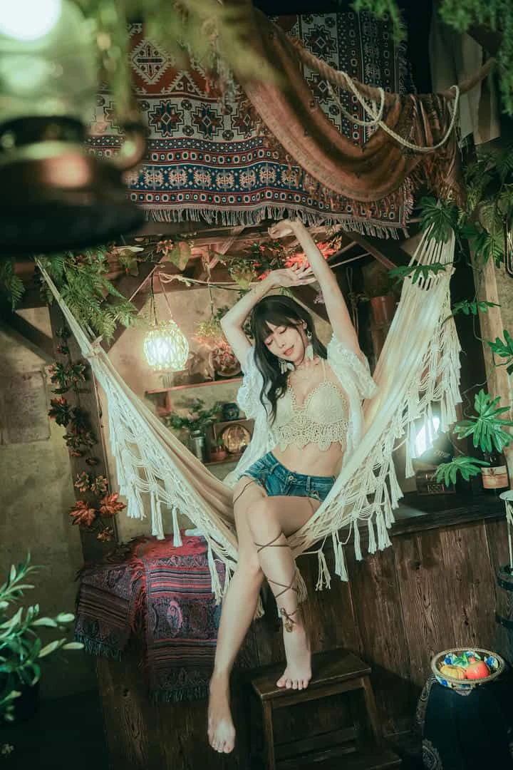ElyEE子 Secret Treehouse Escape
