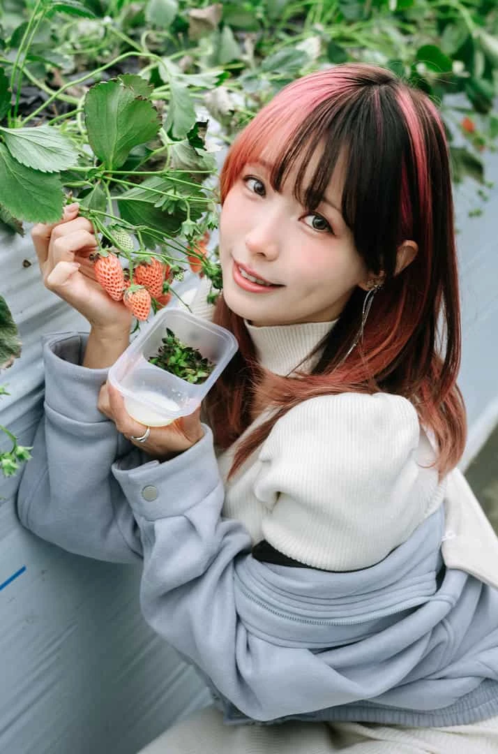 ElyEE子 Strawberry Picking Date