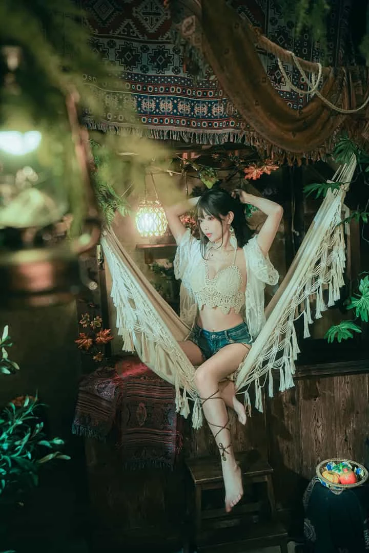 ElyEE子 Secret Treehouse Escape