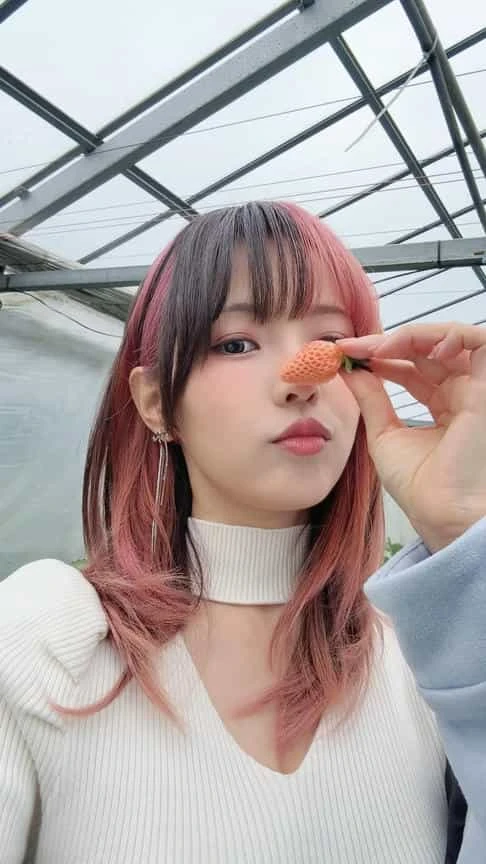ElyEE子 - Strawberry Picking Date
