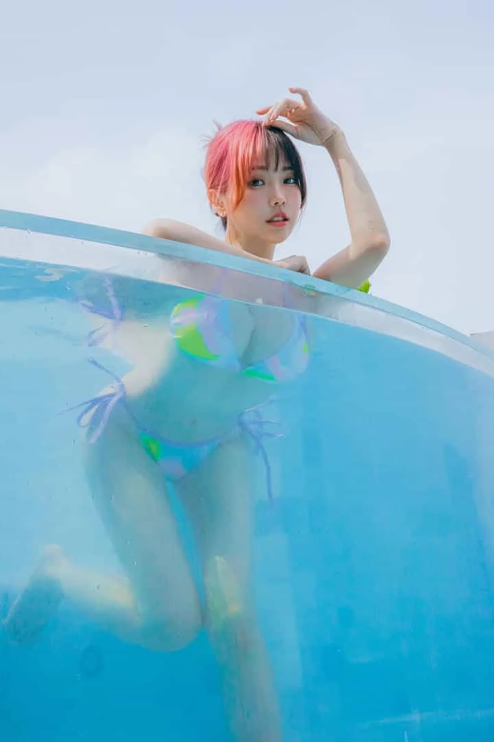 ElyEE子 Poolside Relaxation
