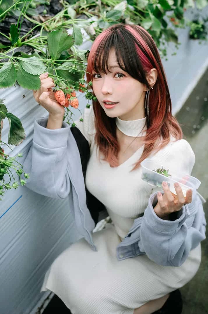 ElyEE子 Strawberry Picking Date