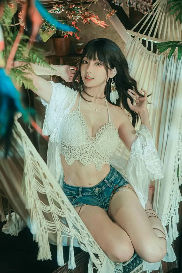 ElyEE子 Secret Treehouse Escape