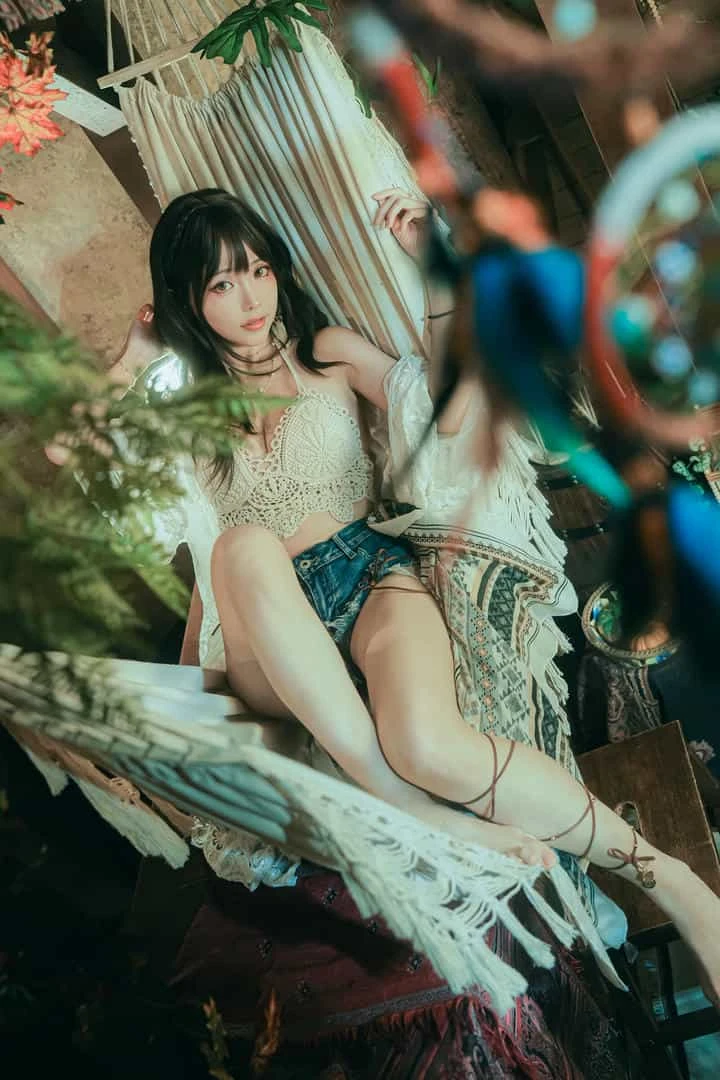 ElyEE子 Secret Treehouse Escape