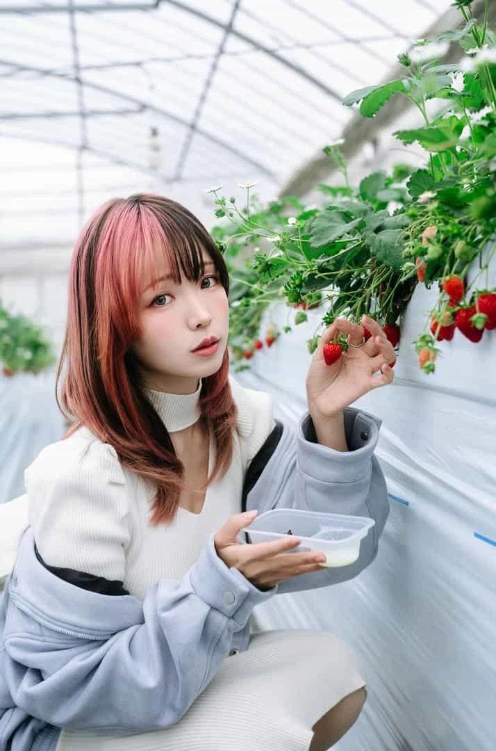 ElyEE子 Strawberry Picking Date