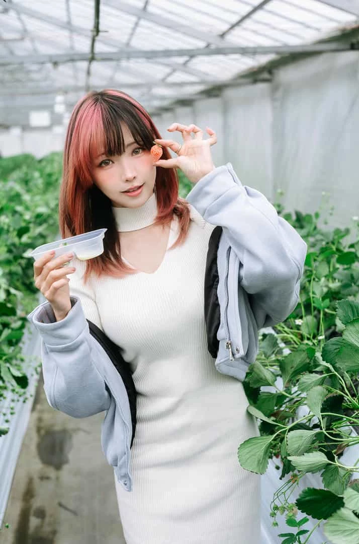 ElyEE子 Strawberry Picking Date
