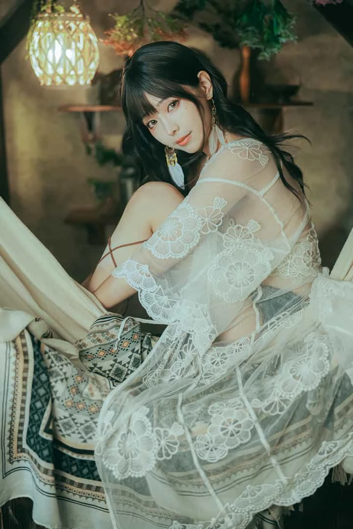 ElyEE子 Secret Treehouse Escape
