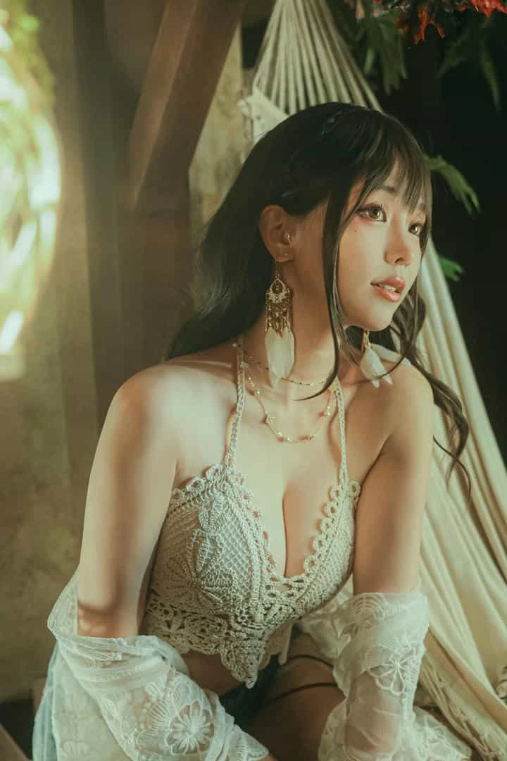 ElyEE子 Secret Treehouse Escape