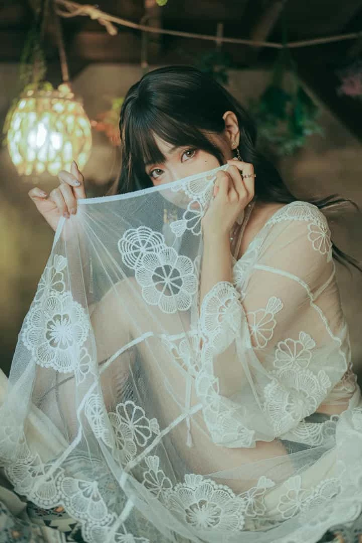 ElyEE子 Secret Treehouse Escape