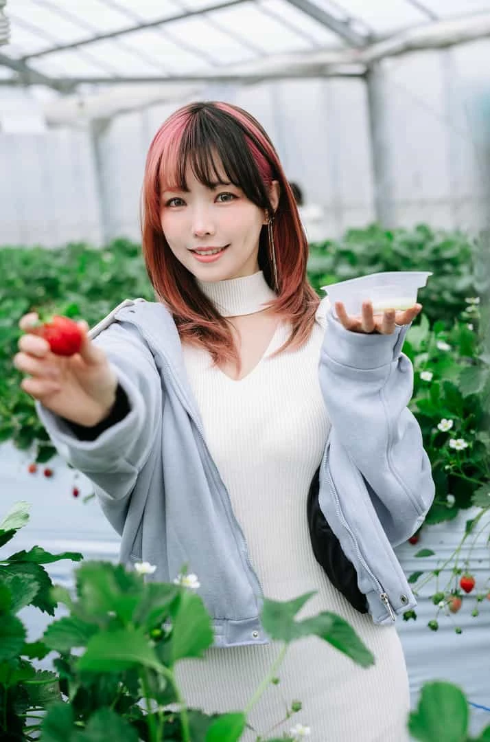 ElyEE子 Strawberry Picking Date