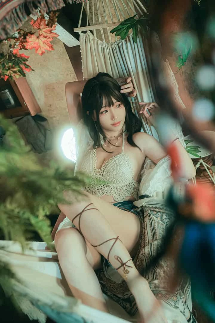 ElyEE子 Secret Treehouse Escape