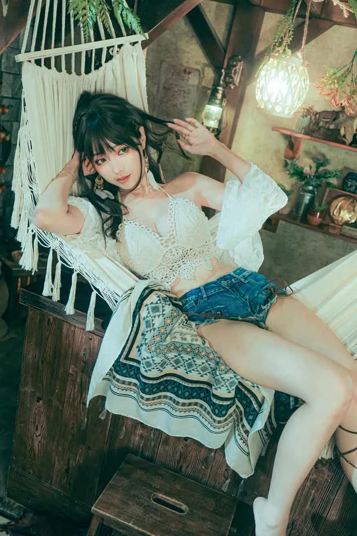 ElyEE子 Secret Treehouse Escape