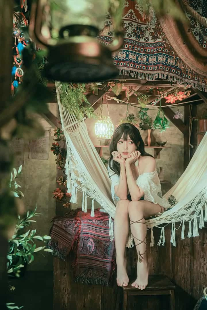 ElyEE子 Secret Treehouse Escape