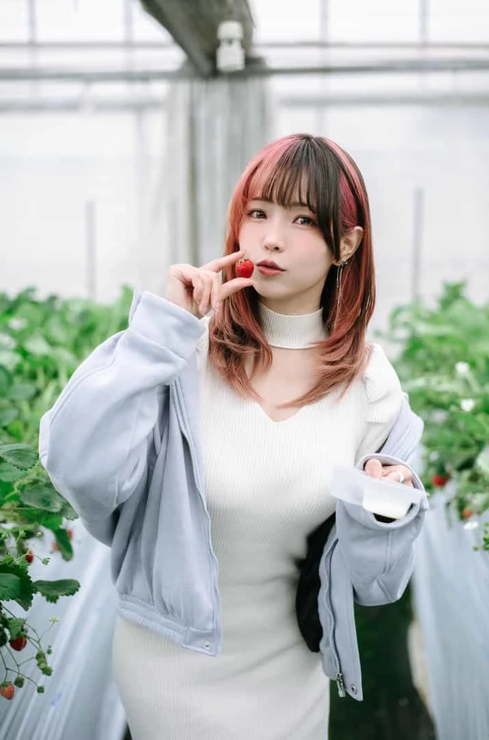 ElyEE子 Strawberry Picking Date
