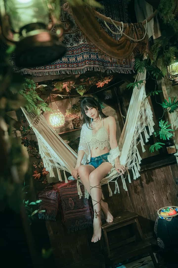 ElyEE子 Secret Treehouse Escape