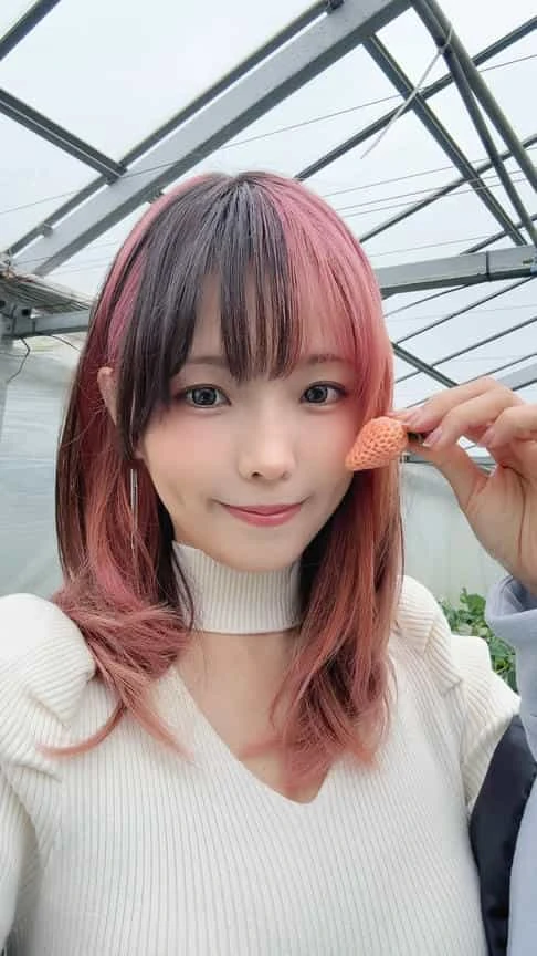 ElyEE子 Strawberry Picking Date