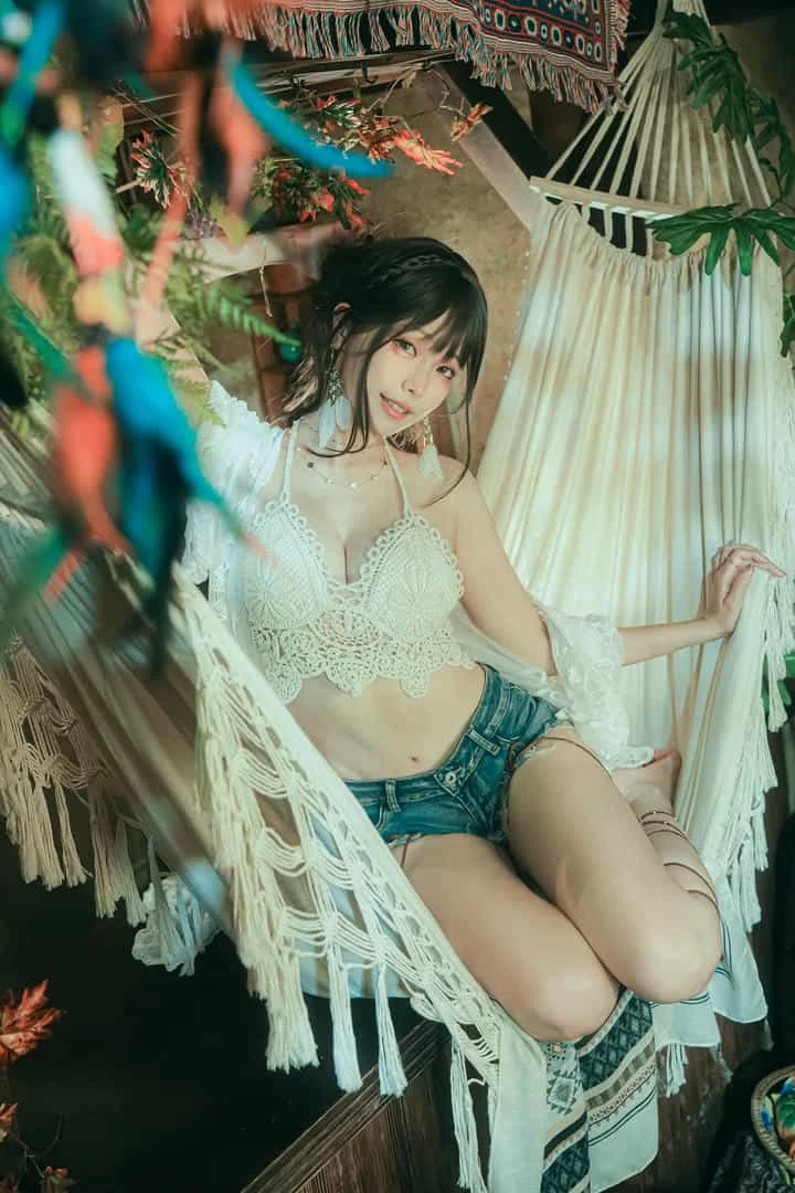 ElyEE子 Secret Treehouse Escape
